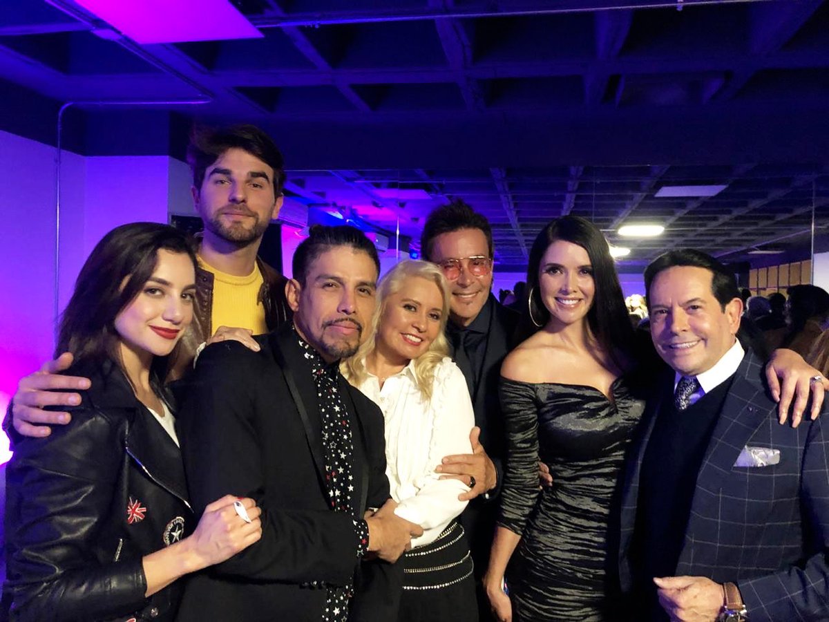 JOEBONILLA's tweet photo. Felices celebrando el nacimiento de @EACEmx Gracias por compartir tu legado a nuevas generaciones @carlaestrada ❤️ 👏🏻🔝
.
.
@LaGimenaGomez @lucasbernabeok @marlenefavela_ @ModaMatta @Pepillo_Origel https://t.co/MMOOz8zWkg