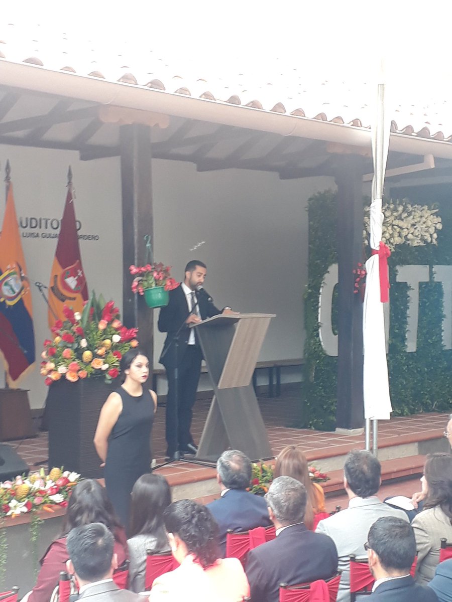 UCatolicaCuenca's tweet photo. Ing. Rafael García da sus palabras en el acto inaugural del #CIITT de la @UCatoCuenca, indica que se cuenta con una capacidad para recibir a 20 investigadores, en el área.
#Innovación
#tecnología https://t.co/aESiUC33m2