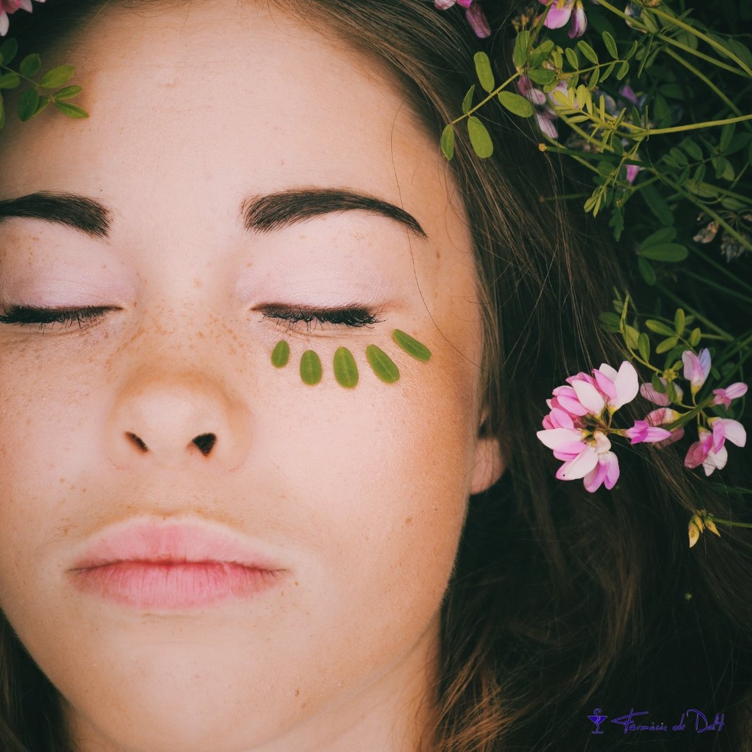 farmaciadedalt's tweet image. Les prebases de maquillatge allisen la superfície de la pell creant una capa fina que corregeix les imperfeccions i matifica. El maquillatge queda fixat més estona, la pell queda unificada i amb un acabat perfecte. I tu, encara no tens la teva? 💁💁 #makeup #maquillatge #prebase