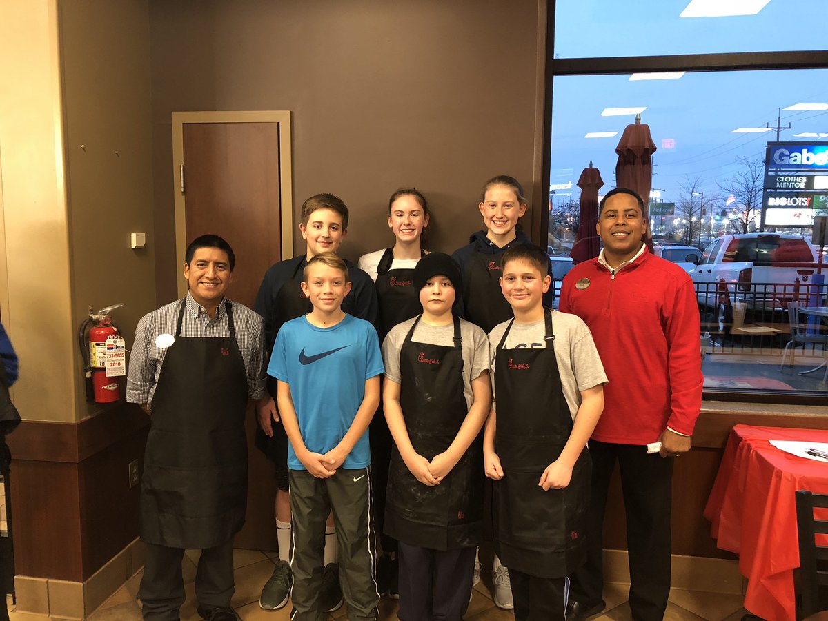 coachpete50's tweet photo. We are so lucky to have Mr. Perkins and the @CFABeechmont staff as community partners for @FHSchools. Thanks for all that you do for our students!Congrats to all of @NagelNighthawks 2019 Chick-Fil-A Challenge winners! #nagelbethechange https://t.co/vxn49NmnN8