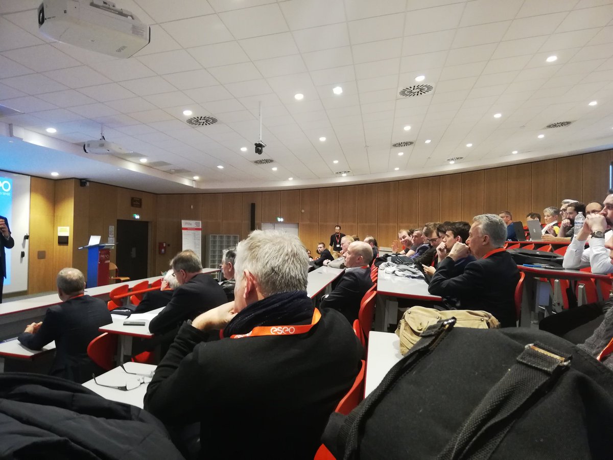 Claire_Jub's tweet photo. Inauguration de #ESEOStart : Incubateur @Groupe_ESEO ➡️ un espace de créativité, un atelier de mecatronique, un espace de coworking et un accompagnement dédiés pour booster l'entrepreneuriat | Un projet soutenu par la région @paysdelaloire, @AngersAgglo et @bodet. https://t.co/7Aw8bYRhBO