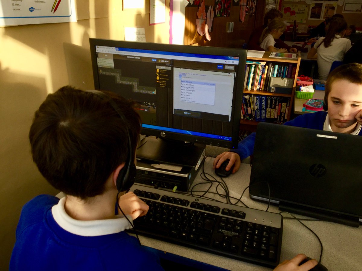 CanongatePS's tweet image. A big thank you to all the parents &amp;amp; grandparents who joined us in P6 this afternoon for #anhourofcode! We hope you enjoyed the challenge 💪🏼