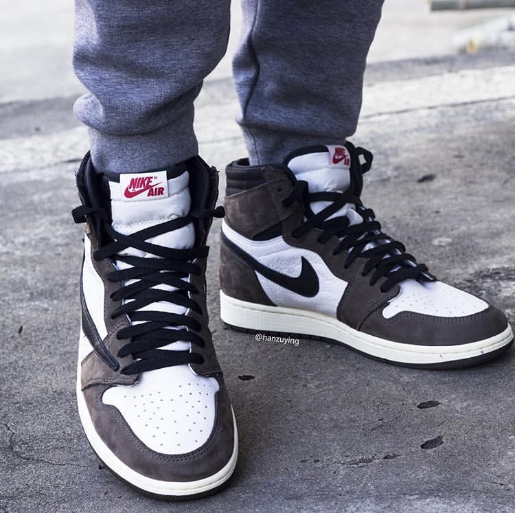 travis scott jordan on feet