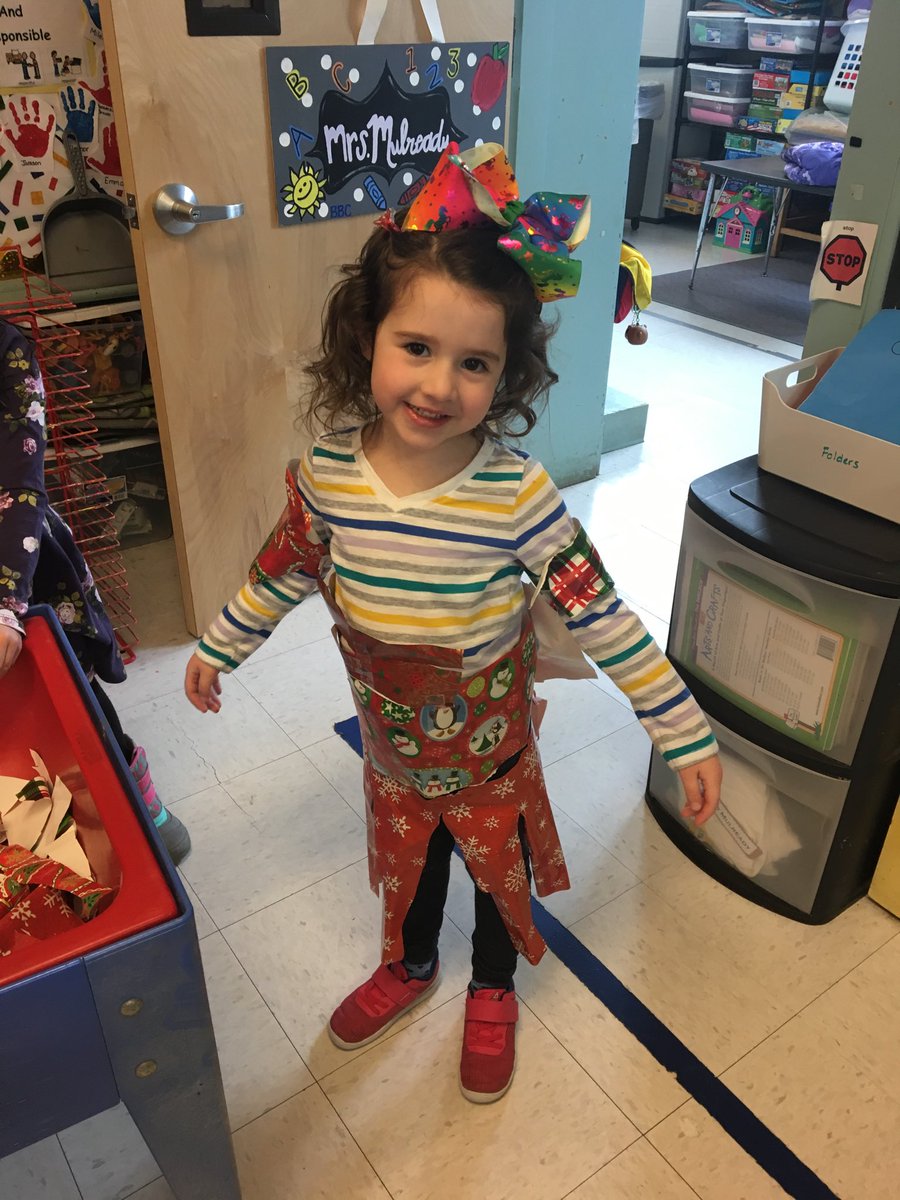 Creative ways to recycle left over wrapping paper! ⁦<a href="/kcrebasehps/">Karen Crebase</a>⁩ ⁦<a href="/kpoissonbbc/">Kristen Poisson</a>⁩