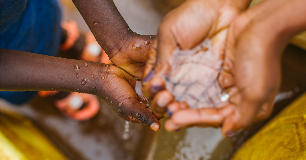 Water For People is committed to reaching every health clinic in a district with safe, reliable water. For this health center in #Uganda, a new piped water system has completely changed the level of care they provide. waterforpeople.org/stories/water-… #healthcare #safewater