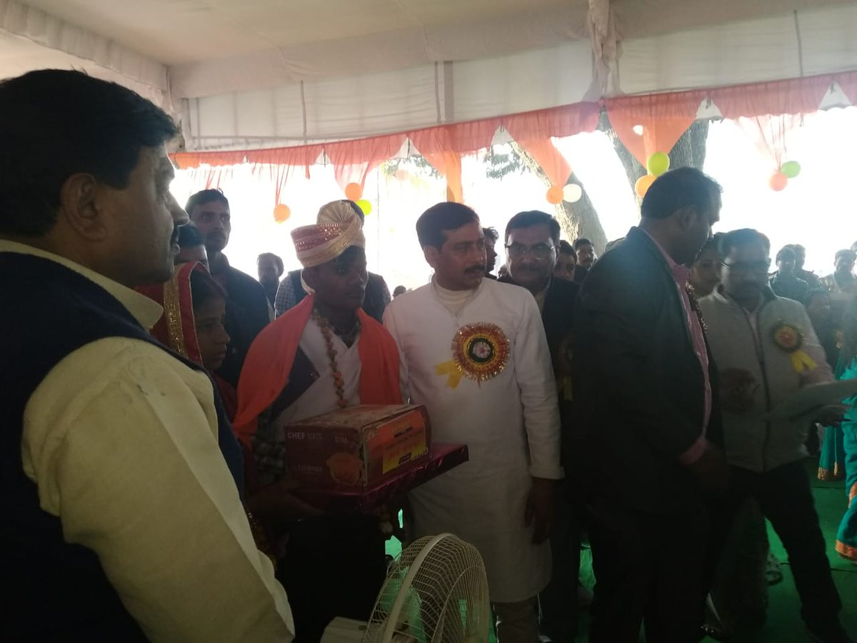 मुख्यमंत्री सामूहिक विवाह योजना के अंतर्गत आज जनपद के राजापुर मंडी स्थल में 251 जोड़ों का विवाह संपन्न हुआ