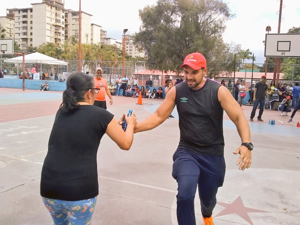 RecreLaboral's tweet photo. #ahora Y así continua la Actividad Recreativa en el marco del 20° aniversario de @SENCAMER_MCY #YoSoySencamer #MédicosAlServicioDelPueblo @NicolasMaduro @EduardoPinateS @IncretProgramas @VivenesBrayan https://t.co/XQEYEuQwU3