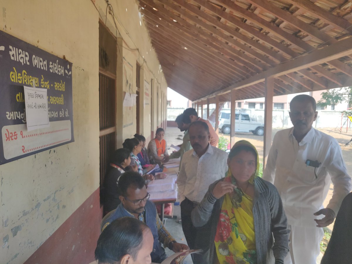 આજ તા.18/01/2018ના રોજ મોડાસા તાલુકાના સરડોઇ ગામે સેવા સેતુ   કાર્યક્રમ યોજાયો જેમાં આરોગ્યલક્ષી સેવાઓ પશુ પાલન વિભાગ ની સેવાઓ તથા વન ડે સર્વિસ પ્રમાણપત્ર આપવામાં આવ્યા@collectorarvali@pkumarias