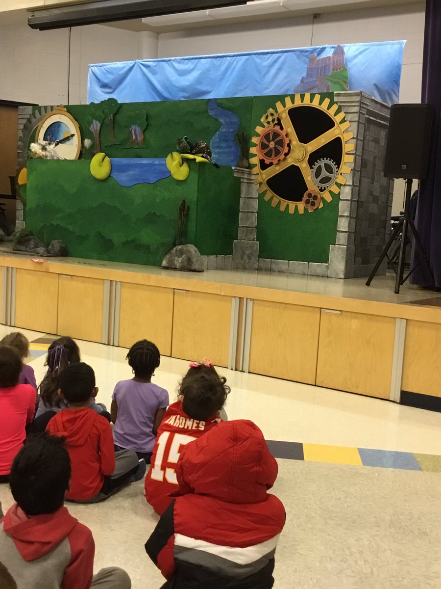 MrsBoosSMSD's tweet photo. Stone Lion Puppets are a great way to start Friday morning! #puppets #kindergarten @BrookridgeSMSD https://t.co/xf8fjskOUm