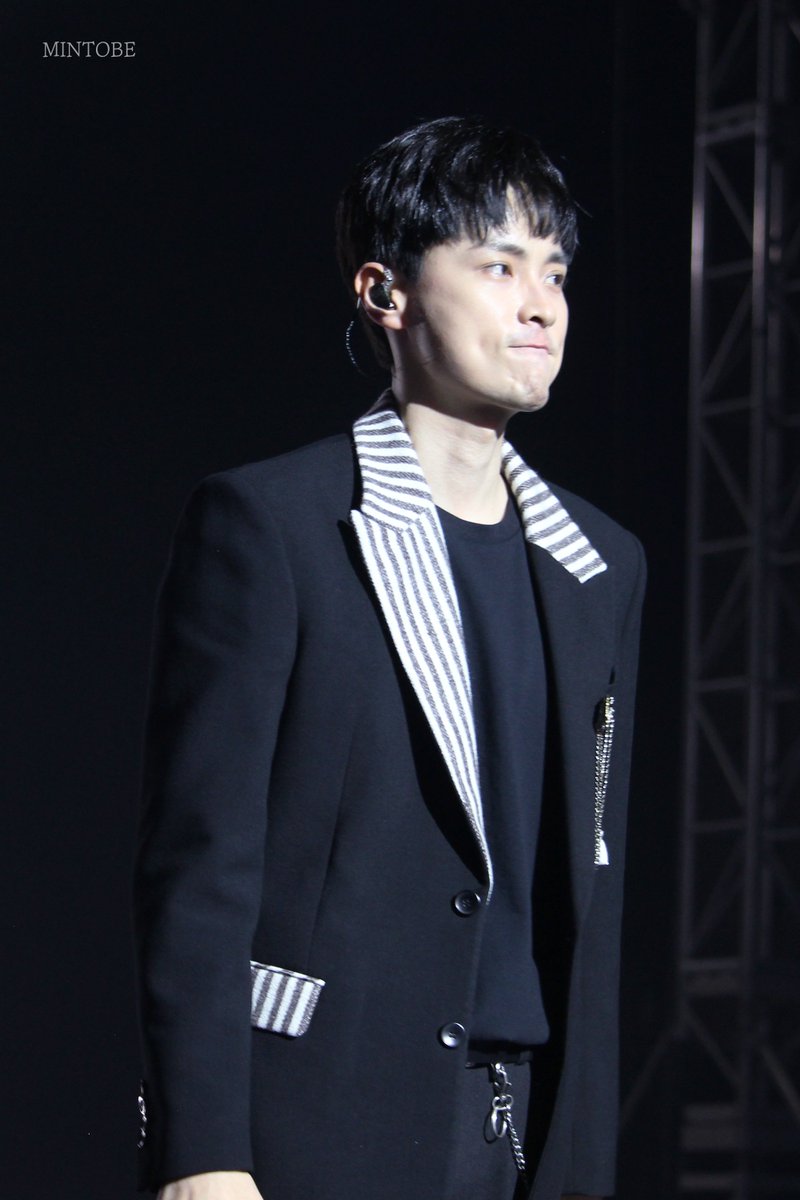 190112 버즈 연말콘서트 Thank you 서울
돌출 무대를 런웨이로 만들었다구🚶‍♂️🚶‍♂️

#BUZZ #버즈 #민경훈