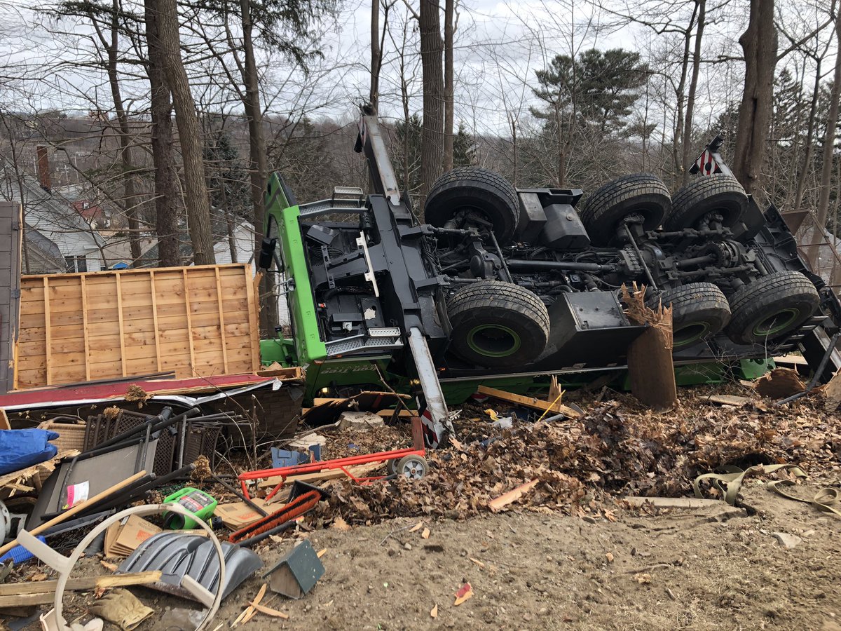 jdc987's tweet photo. Think your day is going bad? #Danvers https://t.co/Qf1RqRjd1N