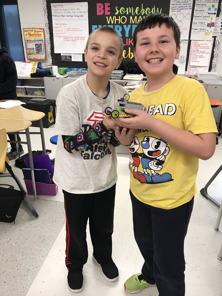 mskellylaw12's tweet photo. Bricks 4 Kidz...we learned about the history of automobiles &amp; the  modified an automobile like engineers @dist126_hg  #weare126 #hg126 https://t.co/SaX1VuaHdO