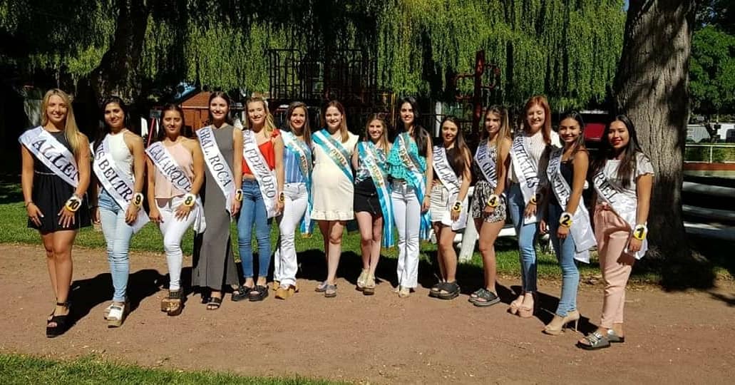 fiestadelapera's tweet photo. 👑 Las 10 postulantes a Reina de la FNP, ya se encuentran alojadas en el predio del Sindicato de Camioneros.

#Pera2019🍐  #AllenCiudad https://t.co/34CjLnjaEw