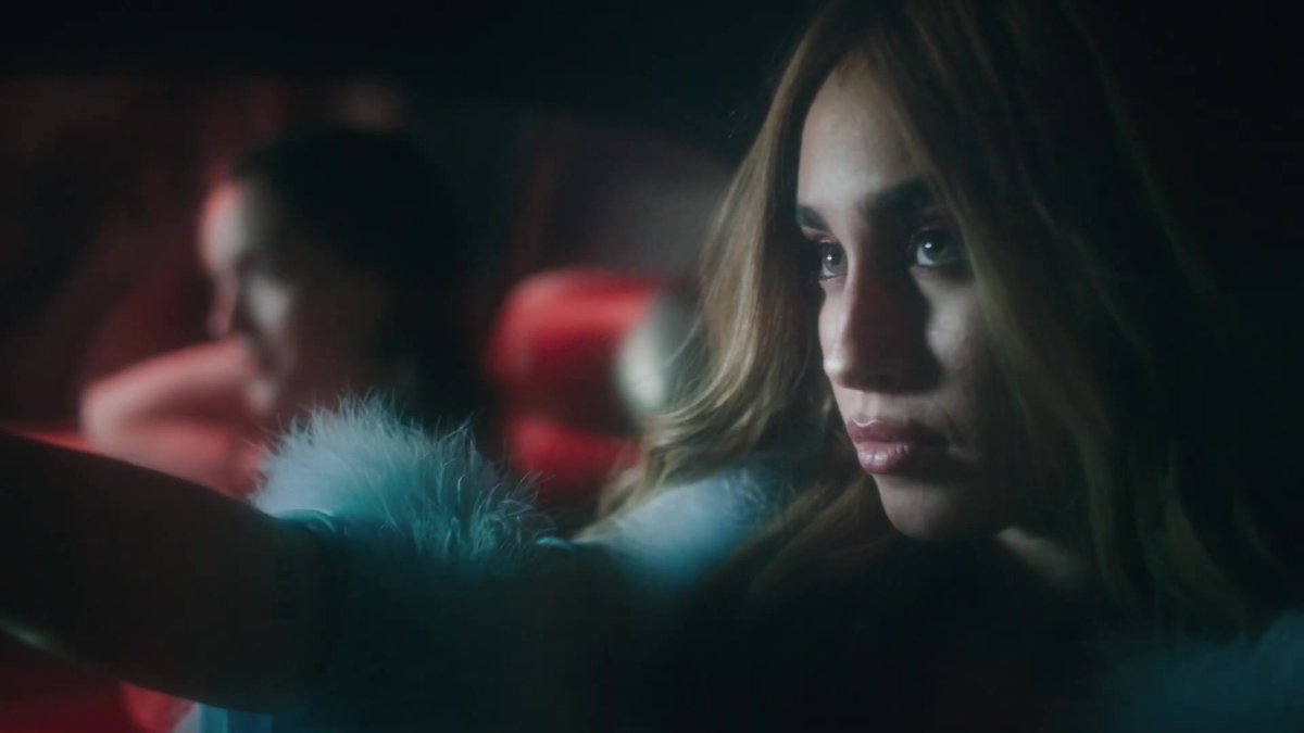 sourflames's tweet photo. AMÉM LAUREN JAUREGUI, OU DEVO DIZER MULHER DA MINHA VIDA? #MoreThanThatVideo https://t.co/QRcPGirvPq