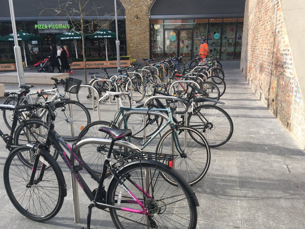 jackskillen's tweet image. Wow this new part of ⁦@atlondonbridge⁩ is really coming to life, bikes, benches, pizzas and hummus #LowLine #londonbridge cycling ⁦@TeamLondonBdg⁩ ⁦⁦@NetworkRailLBG⁩ ⁦@pizzapilgrims⁩ ⁦⁦@ComptoirLibanai⁩