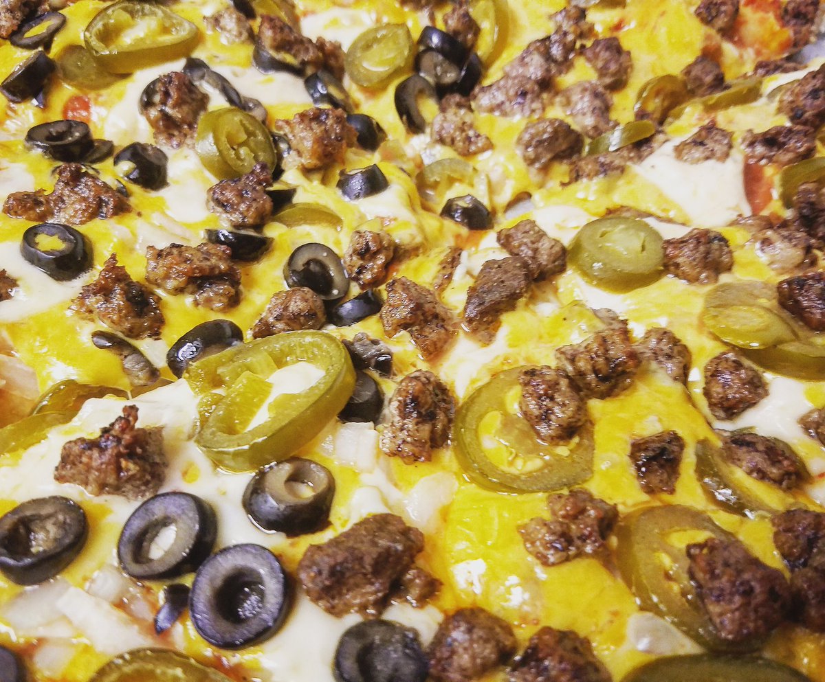 DeLindasP's tweet photo. Just the thing to warm you up with the cold storm bearing down. #mexicanpizza🍕 #delindaspizza #delindas #pizza #delish #goodeats #getsome https://t.co/iNBm9d4VZ0