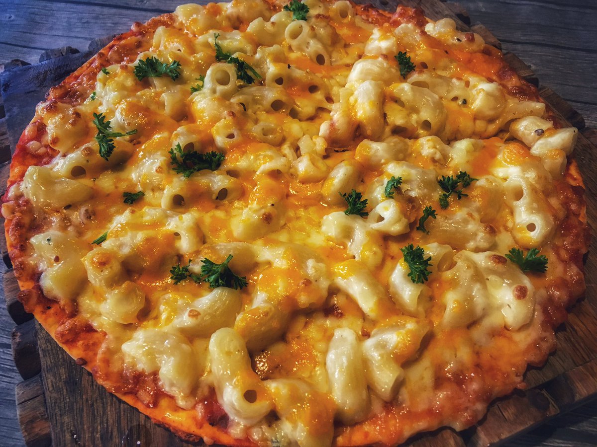 AurousEdits's tweet photo. Back with a pizza night to the next level with Macaroni and Cheese Pizza @itsmirchi in @RameeIndia #macandcheese #pizza #italianfood #foodie #foodphotography https://t.co/j7BwUb7TwR