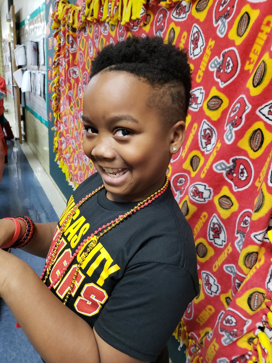 MrsFordtastic's tweet photo. @PotterRdSchool We've got spirit, yes we do!! @rberoadrunner #ChiefsKingdom #Chiefs #LetsRoll https://t.co/6sIvD4seZr