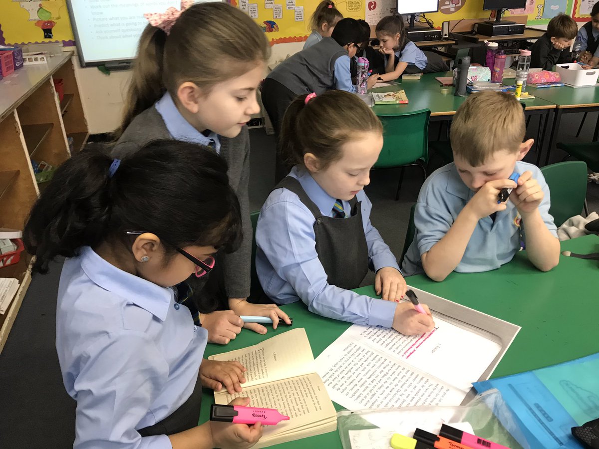 OLRprimary's tweet image. P4a highlighting the descriptive language used to describe the setting of the barn in chapter 3 of Charlotte’s Web 🕸🕷🐖 #setting #descriptivelanguage
