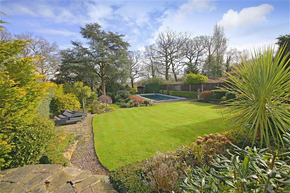 Statonsllp's tweet photo. Situated in one of Totteridge's most sought after turnings, this delightful detached family home is ideal for entertaining and family living. #LondonProperty #StatonsProperty #heatedswimmingpool https://t.co/CqTrGFkk61 https://t.co/5XD78EpT3K