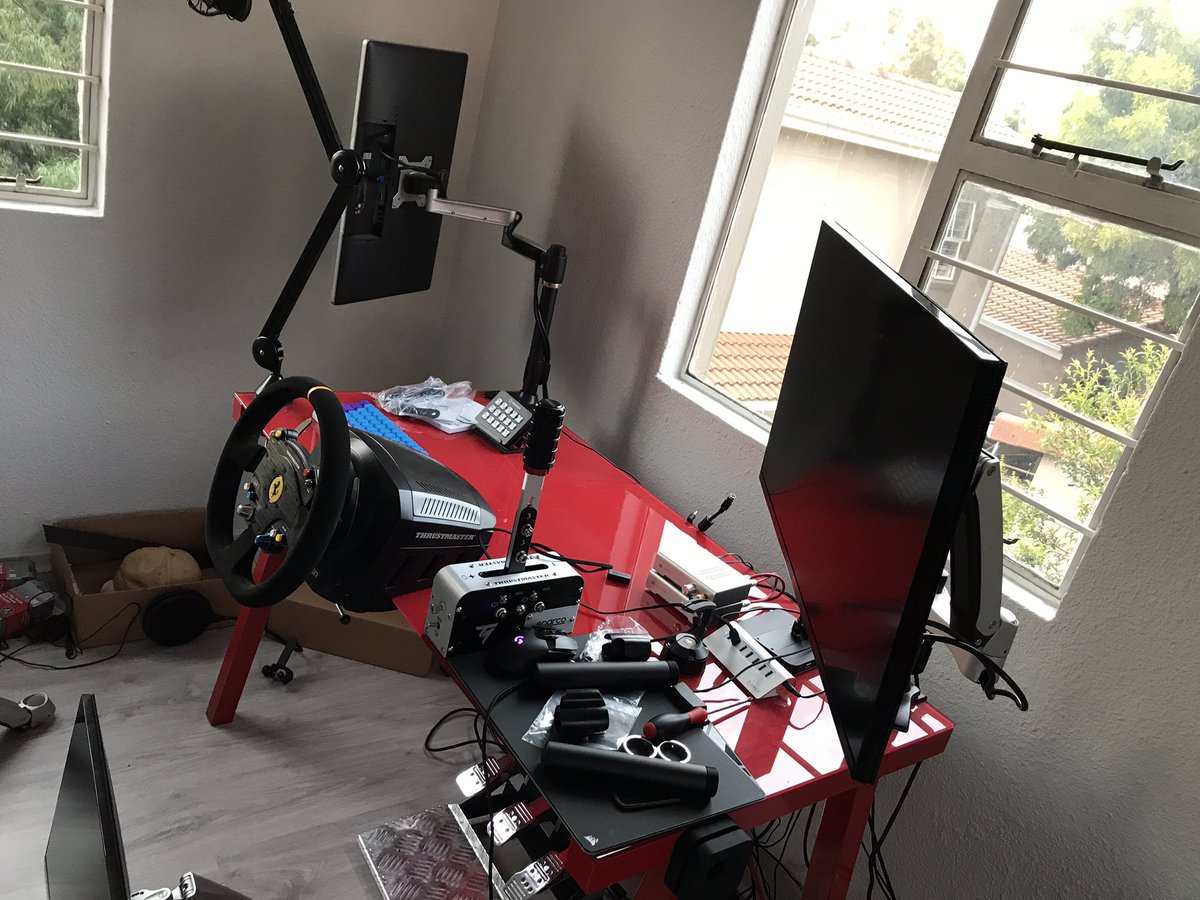 therealgeemax's tweet photo. Hmmmm, first change up for 2019 underway! Triple 27 1440p/144hz incoming. #HouseMax https://t.co/48E4t1ZxRi