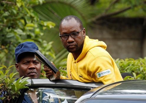 Activist Pastor @PastorEvanLive pictured at the time of arrest holding his bible has been denied bail and is to be in remand till 31st Jan. He’s being charged with subverting the government, a crime which carries up to 20 years imprisonment. #FreePastorEvan