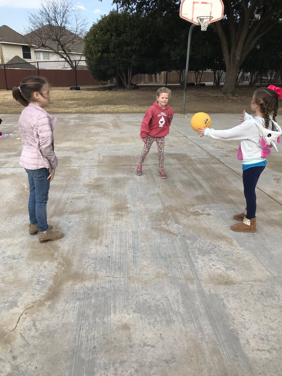 GreenPE21's tweet photo. 2nd grade outdoor PE https://t.co/kqh3Ak3i6s