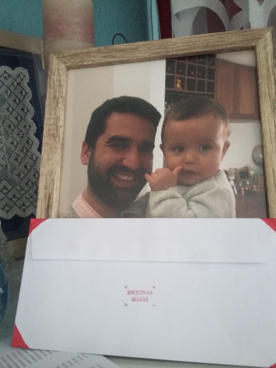 EsquinasRojas's tweet photo. Mi sobrinita me apoya para enviar esta carta que va a SAN LUIS gracias a la peticiòn de MARIELI!
#EsquinasRojas #ONG #SinAnimoDeLucro #gratis #sonreir #carta #EscritasAMano #alegria #animo #sonrisa #sorpresa #felicidad #NGO #barcelona #bcn #SanLuisPotosi #slp #Mexico #mx https://t.co/qDxDgWhGSd