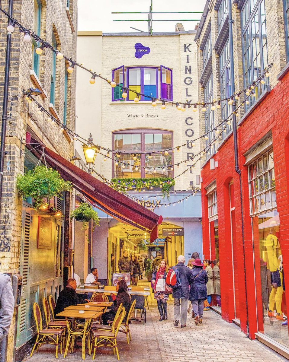 It's the WEEKEND! ✨Why not visit our food hub #KinglyCourt for some food, drinks &amp; fun 🎉bit.ly/2nVbdnL