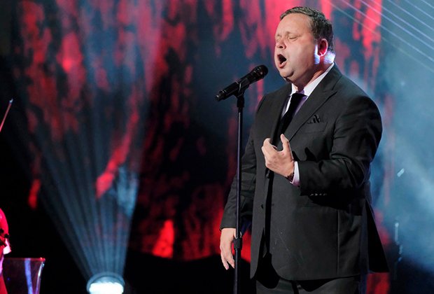 Exclusive #AGTChampions Sneak Peek: Watch Paul Potts' Golden Pipes Stun the Judges https://tvline.com/2019/01/18/agt-champions-watch-episode-3-paul-potts-video/ … #AGT