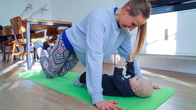Love2workout1's tweet photo. Vandaag nam ik damen met @core_academy de laatste video in de driedelige serie op over sporten na je bevalling. Starring.... Wester! ❤️.
We deden allerlei oefeningen samen die je eigenlijk altijd en overal kan doen. No more excuses😅. Benieuwd naar de… https://t.co/kPaJQO0DsT https://t.co/SJry6aE1KX
