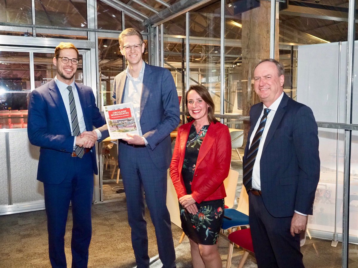Vanmiddag heeft @SADC_NL samen met SKBN het rapport Circulaire werklocaties: een afwegingskader voor gronduitgifte officieel gelanceerd. Benieuwd naar de strategie voor circulaire gronduitgiftes voor werklocaties van de toekomst? Lees dan hier het rapport:skbn.nu/post/289