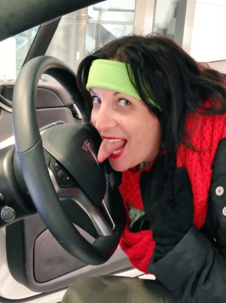 JodiLynnKarpes's tweet photo. First time in a #tesla. In love! #lickedit #London @elonmusk @Tesla @welickanything @GreenQueenComms https://t.co/f4lQAW5Nvj