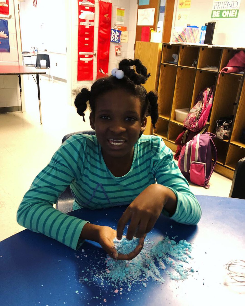 ElainnaAllen's tweet photo. Making bath bombs with our Best Buddies βΊοΈβ€οΈπ #HappyFriday #LMSCBC #TeamDCS #LMSPats https://t.co/vEKOi5273R