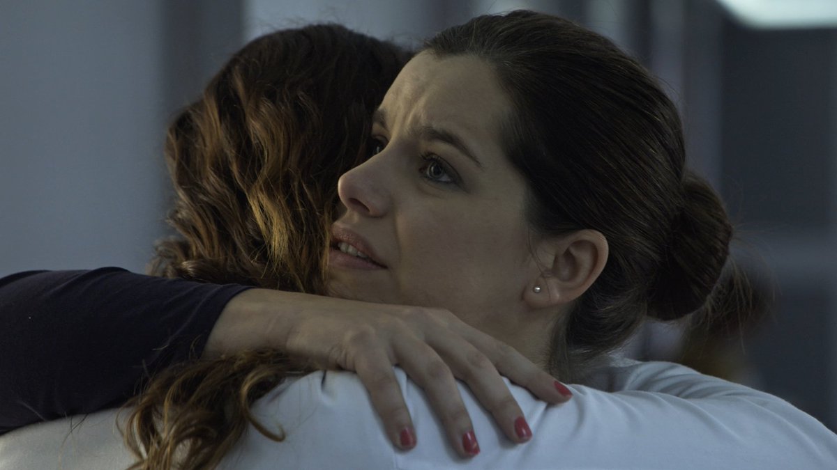Comienza #Centromedico y la Dra. Reina le cuenta a Esther que probablemente esté embarazada. ¿Cómo encajará la noticia el Dr. Merino? #tve #series #salud #tv
