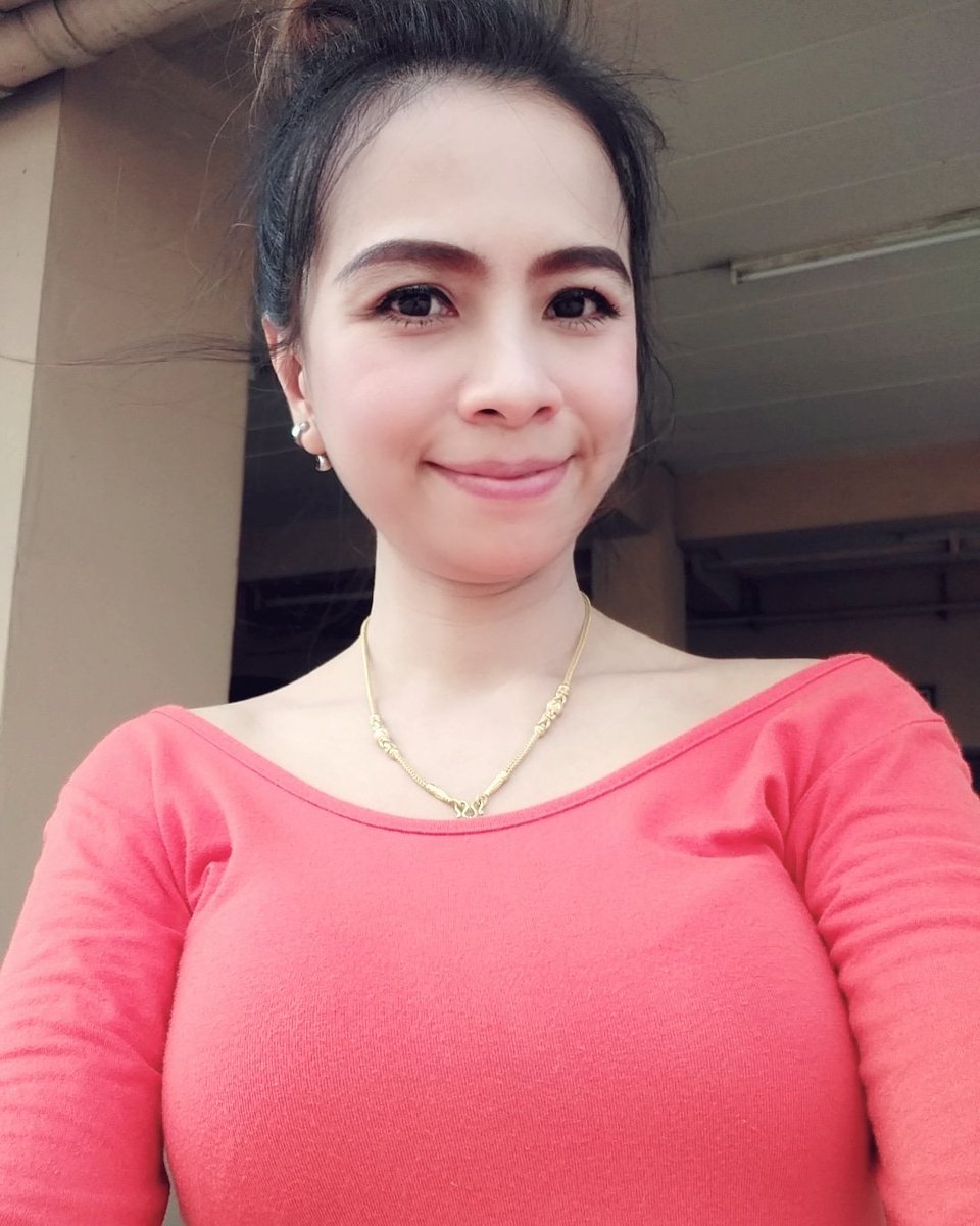 P_Jangjit's tweet photo. " เรามีหลายมุม ขึ้นอยู่ว่าคุณเป็นใคร " https://t.co/q9QLc58UKE