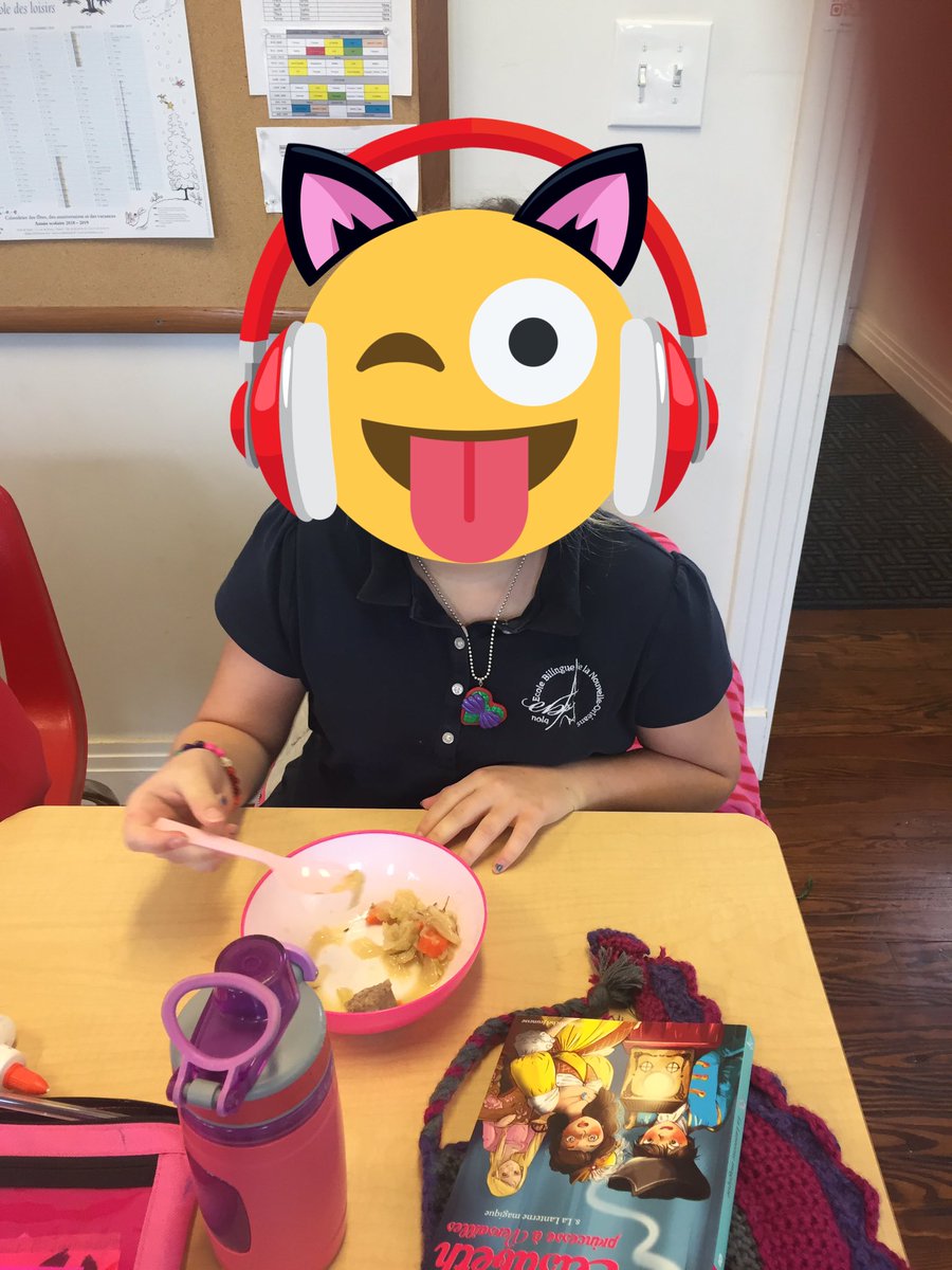 CM1A_US_EBNOLA's tweet image. @AtelierEBNOLA  #Classedugout Quand on a cuisiné la saucisse aux choux, j’ai coupé l’oignon. J’ai épluché et fait blanchir les choux. J’ai aimé car le goût était bon. Zoé