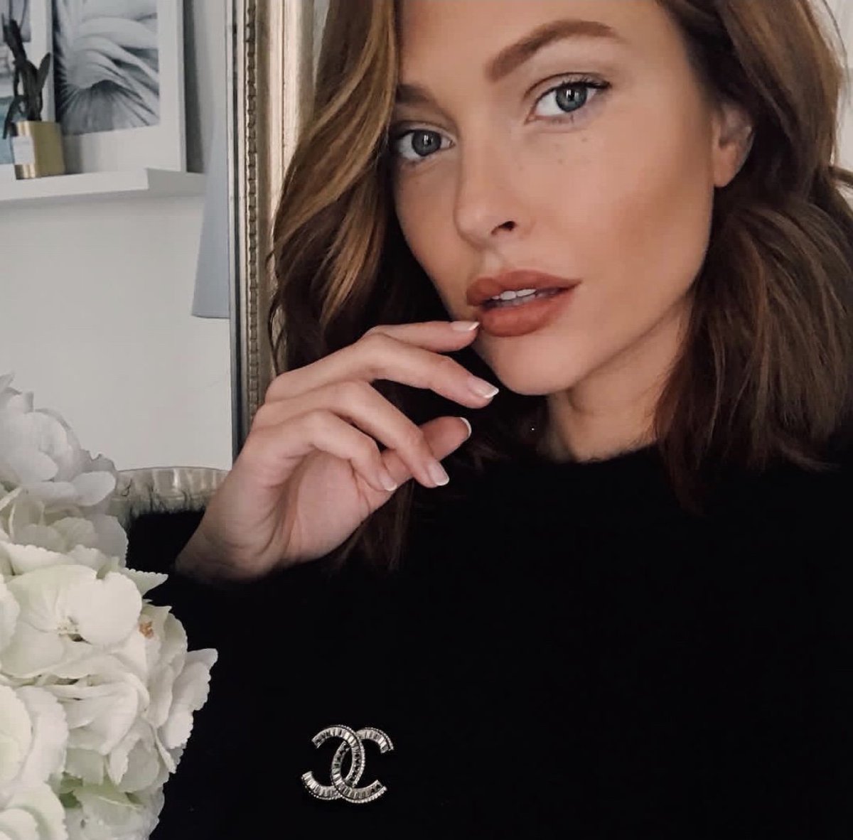 tiziridigne's tweet photo. Rouge à lèvres marron ! Vous trouvez cette tendance IN or OUT ? 💄
.
https://t.co/Zh49oZC2SS
.
#brownlips #brownmakeup #rougealevres #maquillage #lips #makeup #makeuplips #sexylips #beauty #beautyaddict #toofaced #hudabeauty #sephora #cosmetics #produitsdebeauté #mode #tendance https://t.co/WPfefAeYEF