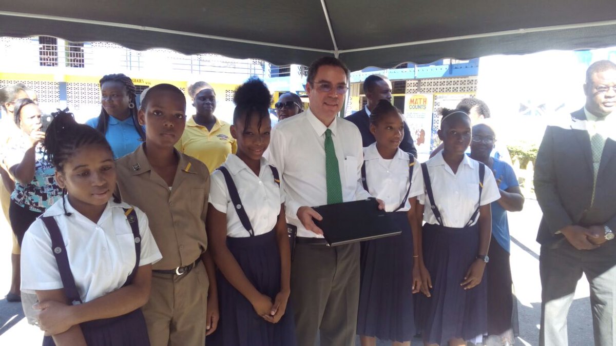 WestJlp's tweet photo. The future of every constituency is the Youth of the Constituency. West Portland remains committed to investing heavily in the education and training of youth for social mobility. #EducationCantWait #ManOfAction https://t.co/qWkAlOsthA