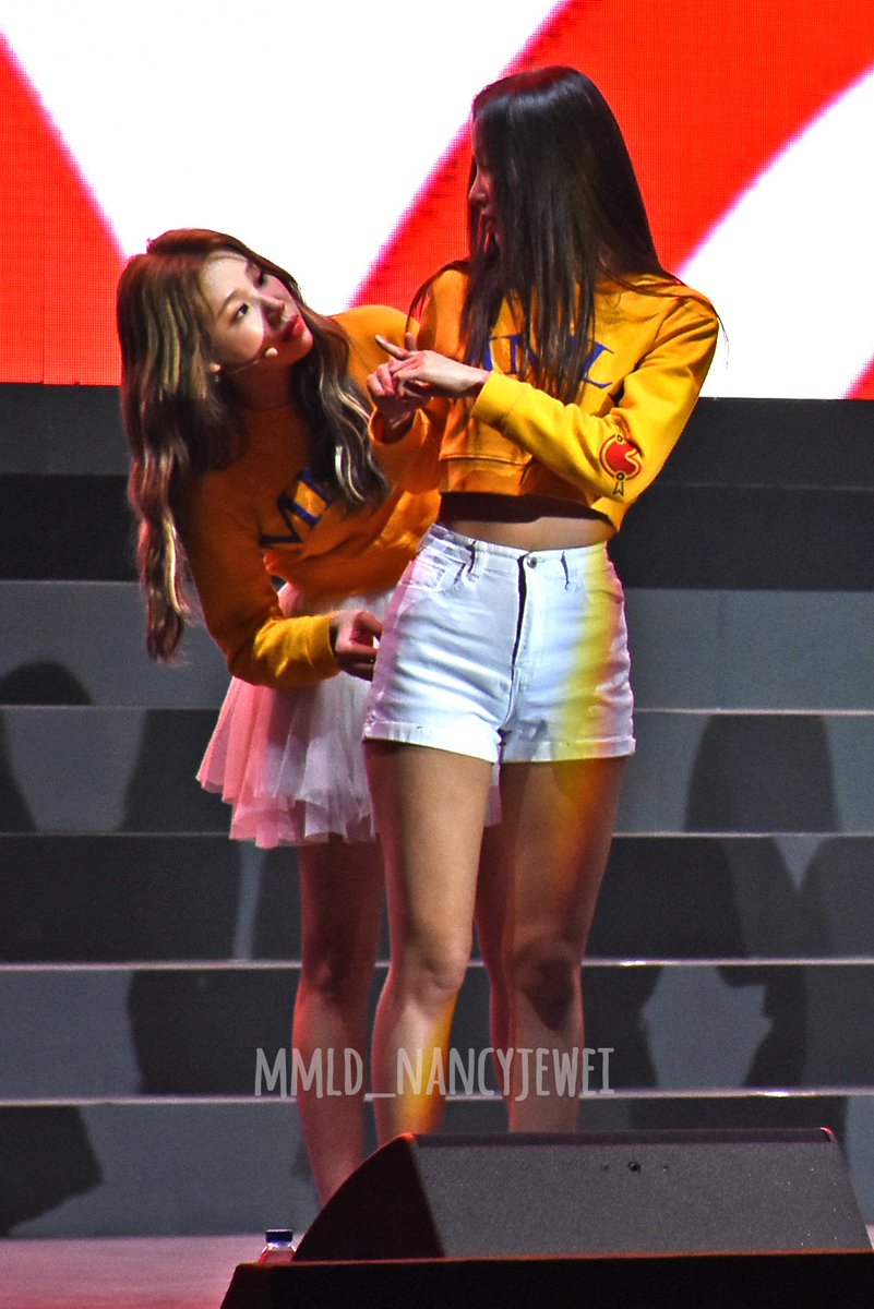 dabincycode's tweet photo. Jooe and Yeonwoo moment. #joowoo #momoland https://t.co/aPgSs3c4k1