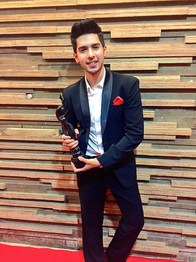 Aarushi_jain004's tweet photo. 15.01.16
It’s indeed a historical day! Cuz why not?Both the brothers bagged the black lady for the very first time!♥️🏆🤩
Today it’s almost 2 years since then and the way they both have grown and won hearts is WOW♥️🤩
@ArmaanMalik22 @AmaalMallik
PS-don’t know how I missed it😞 https://t.co/95oTgiYGpd