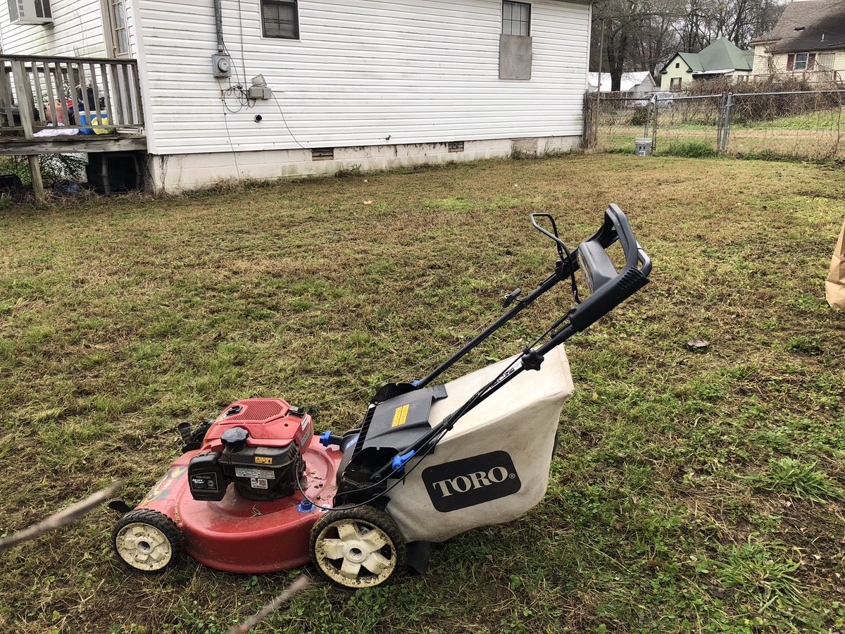 iamrodneysmith's tweet image. Just had the pleasure of mowing Ms. Smith's lawn for her . She contacted me after receiving a citation from her city about her lawn &amp;amp; was giving a fine of $500. She no longer has to worry about how it's going to get done anymore, I'll be doing it from now on!