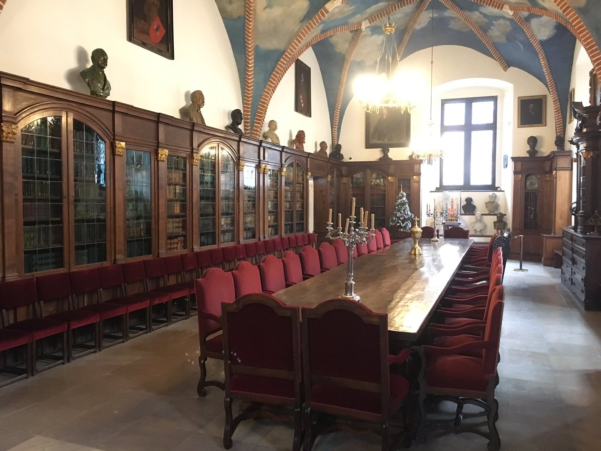 insscide_eu's tweet photo. Today in #Krakow: InsSciDERs visit the Jagiellonian University Museum - looking at an impressive collection of historical scientific instruments from Poland.
A great day out. #InsSciDEOpenConf begins this evening!
#ScienceDiplomacy https://t.co/v9dMQrhVBb