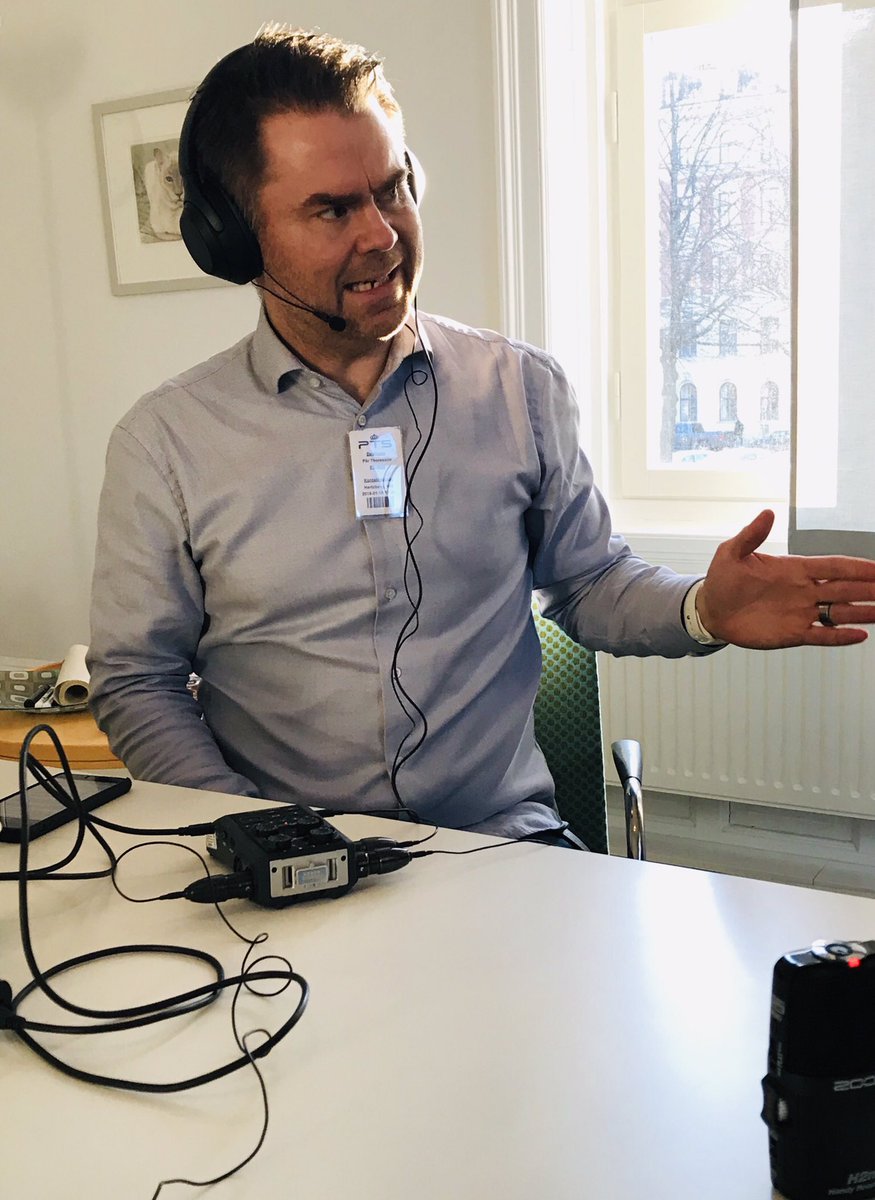 Nr 8. Idag fick vi besök av journalisten <a href="/thoresson/">Brenton Henderson (Thoresson)</a>. Samtalet stod i fokus. En intervju till <a href="/digitalsamtal/">Digitalsamtal</a> övergick till ett strategiskt samtal om Sveriges digitalisering. Tack Anders för en givande eftermiddag! #Digitalisering #fredagsgästen