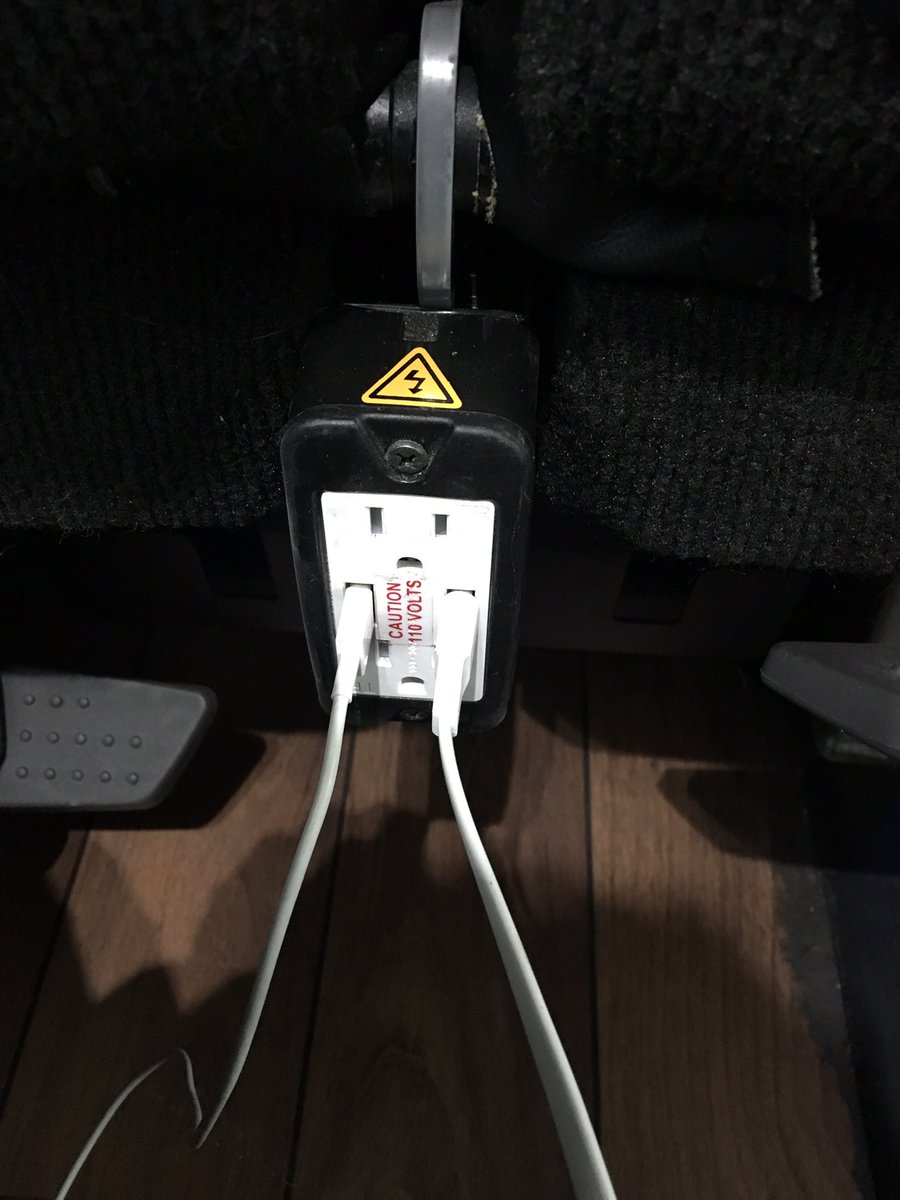 Brooklynette's tweet image. Whoa, fancy bus. Twin USB outlets between the seats. Thanks, Pine Hill Trailways!