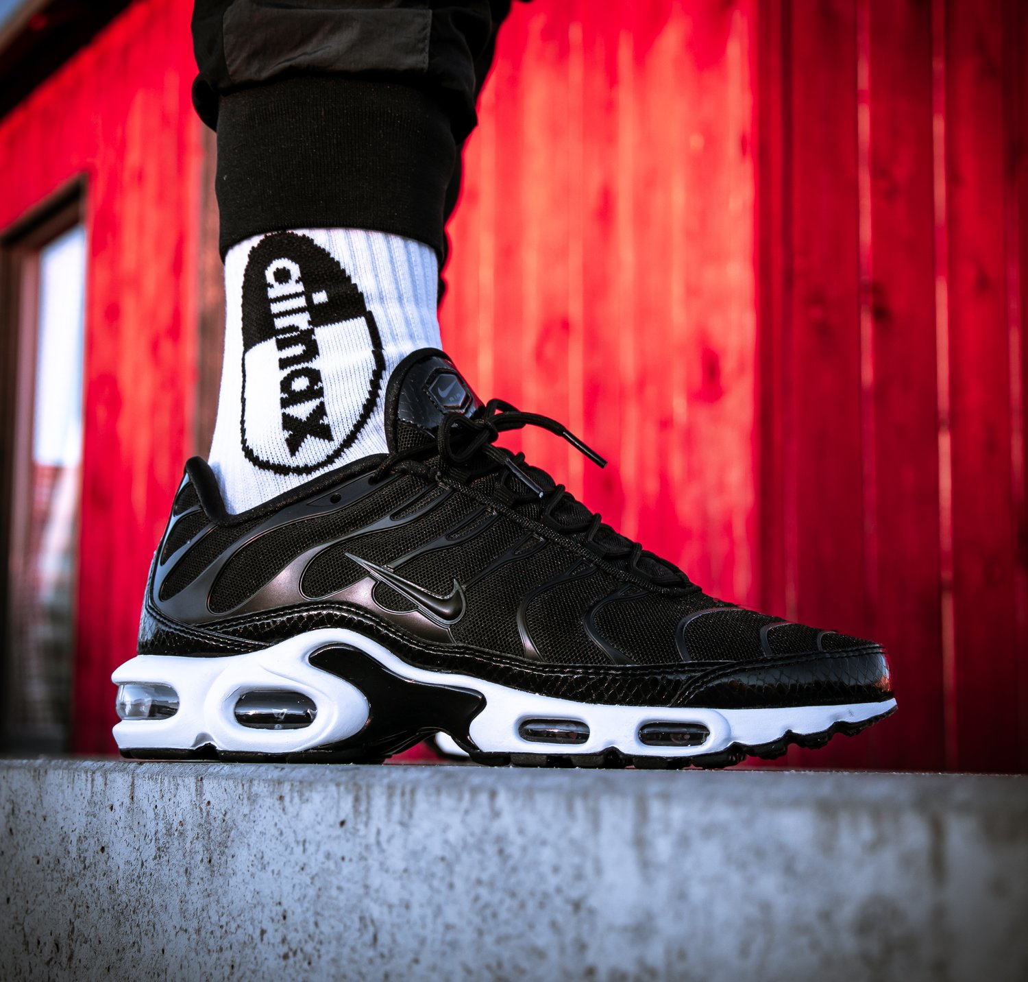 Solekitchen on Twitter: "Tuned Life! The Max Plus SE „Black/White" is available our store and online. 36,5 - 44,5 | € 180 | shoplink: https://t.co/3zBldCW48b Socks: https://t.co/49CFn32GzM #nike #airmaxPlus #