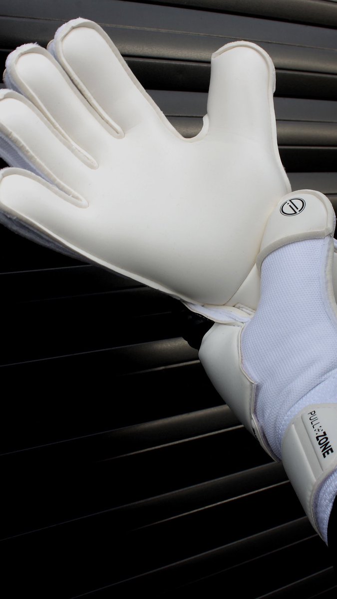 justkeepers's tweet photo. Brand New From Keeper iD
BE GOALPROOF
.
.
Keeper iD Goalproof Elite FingerSAFE
.
.
▪️Skeleton Fit 💀 Finger spines
▪️Contact Foam Palm
▪️Flared Flat Palm Cut
▪️Extened Cuff
▪️UM Ultra Mesh Glove Body
#KeeperiD #GoalPROOF #Elite #JustKeepers #SkeletonFit #Custom https://t.co/V4fGIjEpoD