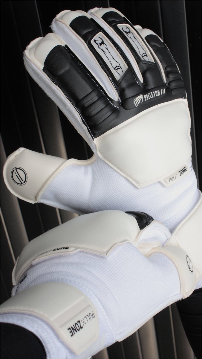 justkeepers's tweet photo. Brand New From Keeper iD
BE GOALPROOF
.
.
Keeper iD Goalproof Elite FingerSAFE
.
.
▪️Skeleton Fit 💀 Finger spines
▪️Contact Foam Palm
▪️Flared Flat Palm Cut
▪️Extened Cuff
▪️UM Ultra Mesh Glove Body
#KeeperiD #GoalPROOF #Elite #JustKeepers #SkeletonFit #Custom https://t.co/V4fGIjEpoD