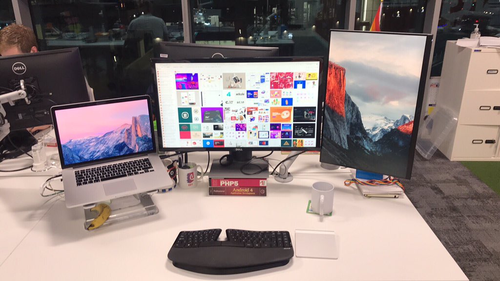 iTomHanson's tweet image. New desk addition of a 28” 4K monitor, shame about the monitor stand though 😂 #php5 #android4