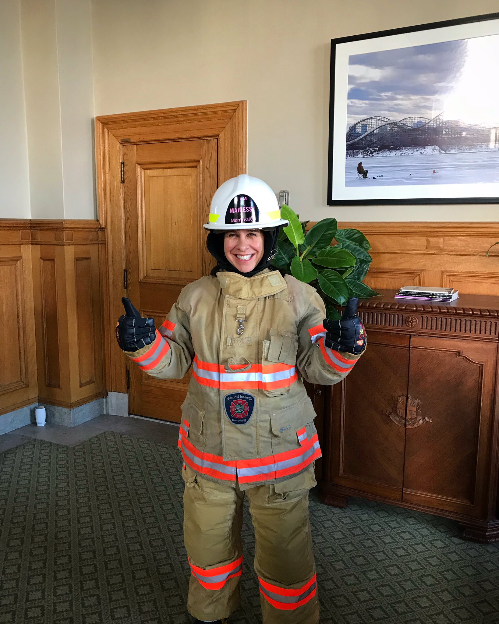 Valerie Plante On Twitter Saviez Vous Que Les Pompiers Interviennent Sur Le Terrain Avec Plus De 75 Lbs D Uniforme Et D Equipement Sur Le Dos Apres Avoir Essaye Ma Tenue D Intervention Du Mtl Sim J Ai